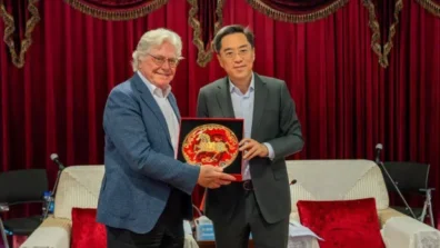 حسين فهمي يُعلن عن شراكة إعلامية بين «القاهرة السينمائي» والصين