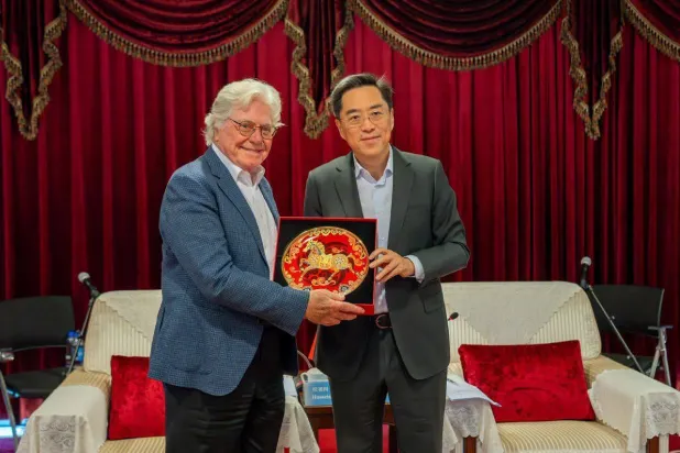 حسين فهمي يُعلن عن شراكة إعلامية بين «القاهرة السينمائي» والصين