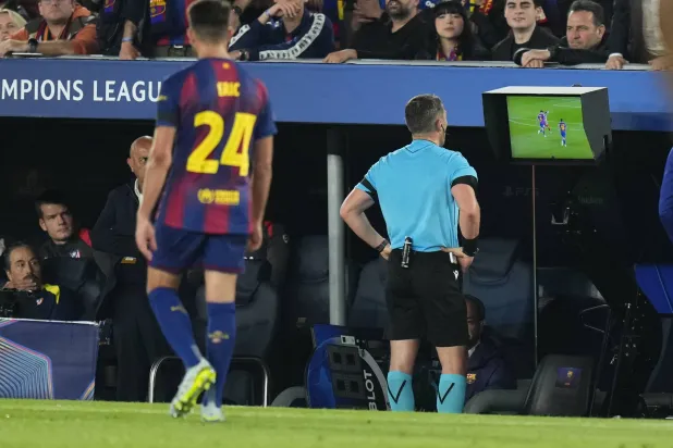 برشلونة يتقدم بشكوى لعدم احتساب لمسة يد على لاعب أتلتيكو