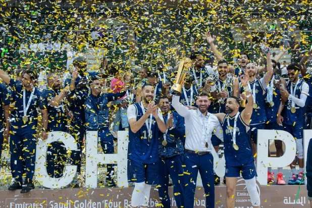 سلة العلا تحلق بكأس المربع الذهبي… وتعانق الثلاثية التاريخية