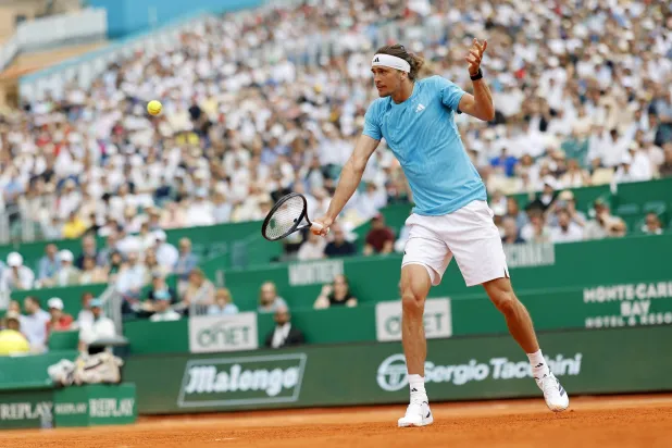 «دورة مونت كارلو»: زفيريف يهزم فونسيكا ويتقدّم لنصف النهائي