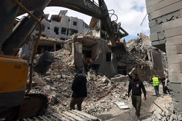 مضيق هرمز مغلق وقتال في لبنان قبل يوم من محادثات أميركا وإيران