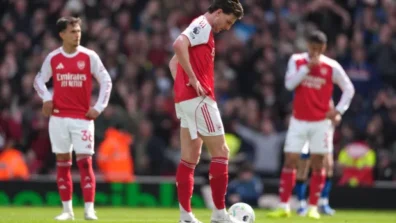 سباق الدوري الإنجليزي يشتعل مجدداً بعد سقوط آرسنال