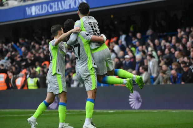 «البريميرليغ»: مان سيتي يضغط على آرسنال بثلاثية في تشيلسي