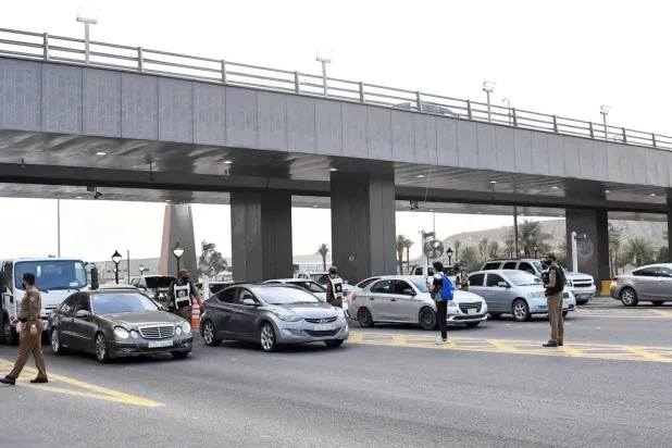 السعودية: منع دخول المقيمين مكة المكرمة من دون تصريح