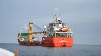 النفط يقفز 7 % ليتجاوز 100 دولار قبل الحصار الأميركي على إيران