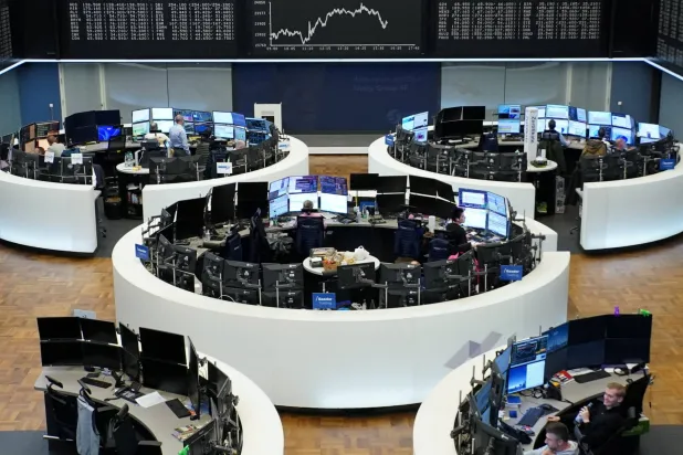 الأسهم الأوروبية تتراجع وسط تصاعد مخاوف حصار هرمز