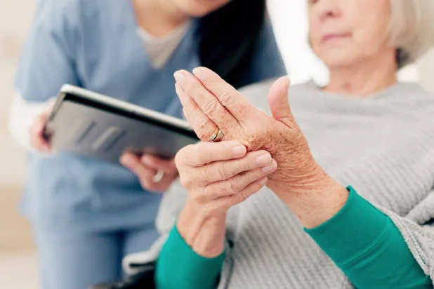 علاج مبتكر يحمي المفاصل من التلف