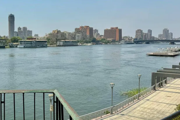 ضفاف النيل والشواطئ تجتذب آلاف المصريين في «شم النسيم»