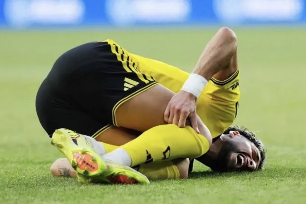 إصابة أبو علي مهاجم منتخب فلسطين بقطع في الرباط الصليبي