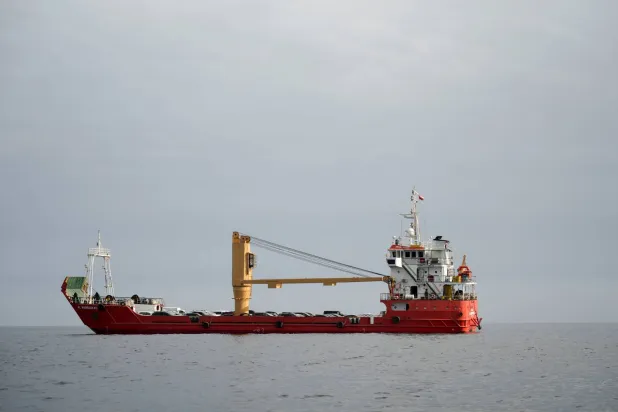 بيانات: ناقلة نفط خاضعة لعقوبات أميركية تعبر «هرمز» رغم الحصار