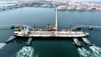 النفط يتراجع دون 98 دولاراً مع بزوغ آمال بحوار جديد لإنهاء حرب إيران