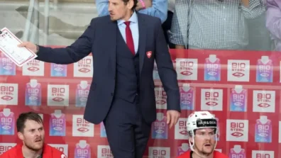 مدرب سويسرا لهوكي الجليد شارك في «أولمبياد 2022» بشهادة «كوفيد» مزوَّرة