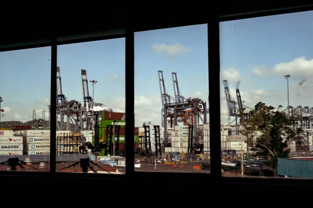 الصين تطلب من «ميرسك» و«إم إس سي» التوقف عن تشغيل موانئ بنما