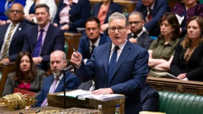 ستارمر: لن «أرضخ» لضغوط ترمب للانضمام إلى حرب إيران