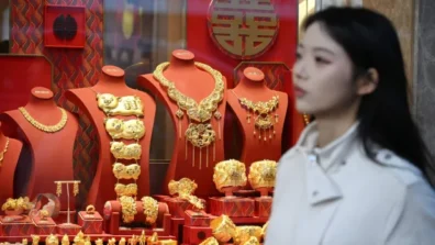 الذهب يقترب من حاجز الـ4900 دولار وسط ترقب لإنهاء الحرب