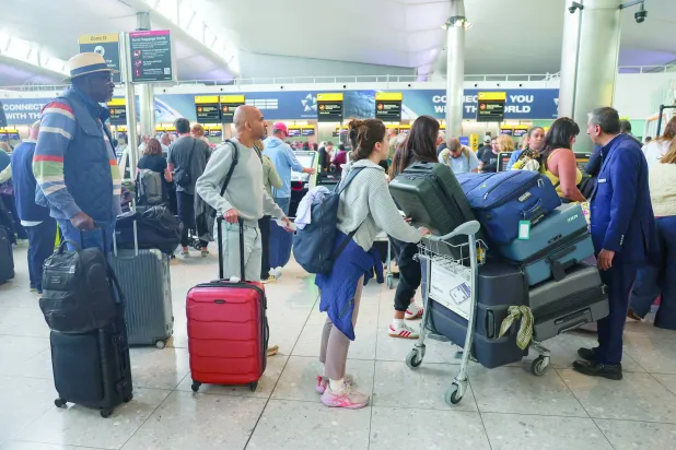 أوروبا تتحرك لتأمين وقود الطائرات وتفادي أزمة صيفية