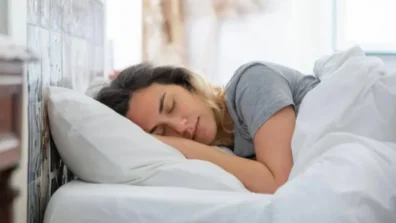 دراسة: النوم من دون وسادة قد يحمل فوائد صحية غير متوقعة