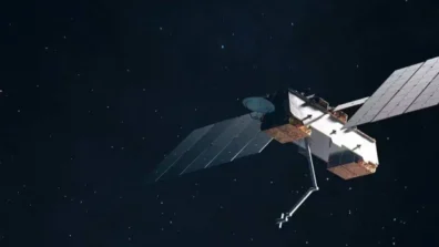 منصة فضائية بأذرع آلية لتزويد الأقمار الاصطناعية بالوقود