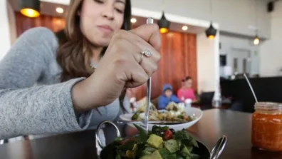 تناول نفس الوجبات يومياً قد يساعدك على فقدان الوزن