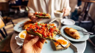 5 أطعمة على الإفطار… وقود يومي لتعزيز الذاكرة والتركيز