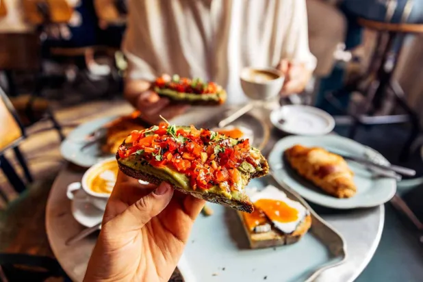 5 أطعمة على الإفطار… وقود يومي لتعزيز الذاكرة والتركيز