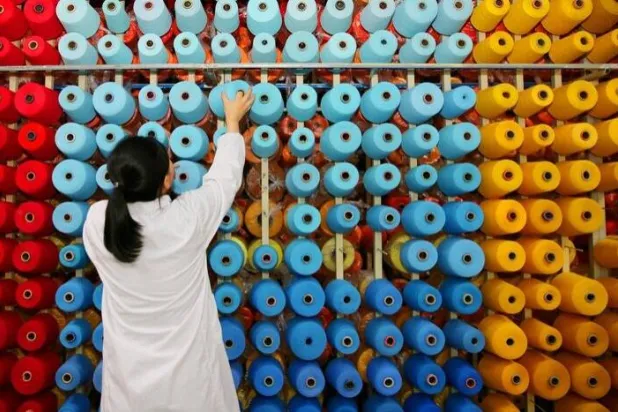 من النفط إلى القماش… كيف تعيد أزمات الشرق الأوسط تشكيل صناعة الأزياء عالمياً؟