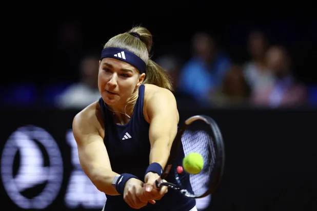 دورة شتوتغارت: موتشوفا تحبط مخطط ميرتنز وتبلغ دور الثمانية