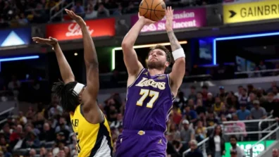 «إن بي إيه»: استثناء دونتشيتش وكانينغهام من شرط أساسي للجوائز