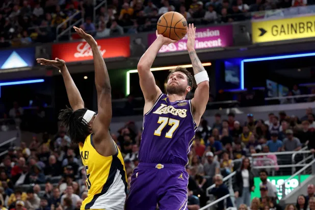 «إن بي إيه»: استثناء دونتشيتش وكانينغهام من شرط أساسي للجوائز