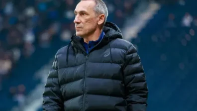 اليوناني دونيس في مفاوضات لتدريب المنتخب السعودي