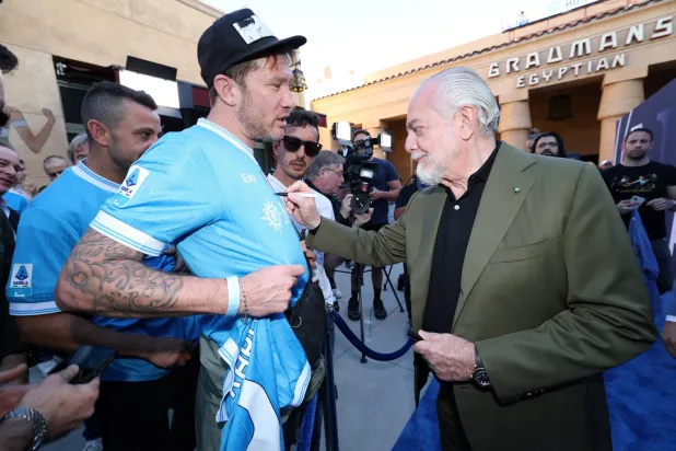 رئيس نابولي يأسف لرحيل أوسيمين إلى غلطة سراي التركي