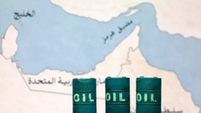 بيانات: ناقلة ترفع علم باكستان محملة بخام إماراتي تخرج من هرمز