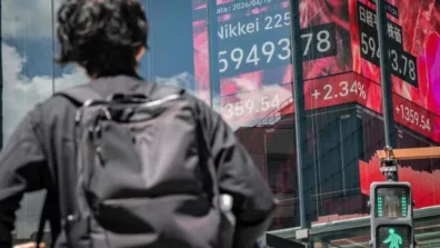 «نيكي» يتخلى عن قمته متأثراً بتراجع أسهم التكنولوجيا