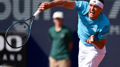 ريمونتادا تقود زفيريف إلى نصف نهائي دورة ميونيخ