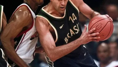 وفاة أسطورة كرة السلة البرازيلية أوسكار شميدت عن 68 عاماً