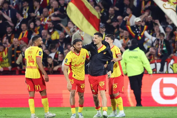 «لنس» يقلب الطاولة على «تولوز» ويقترب من «سان جيرمان»