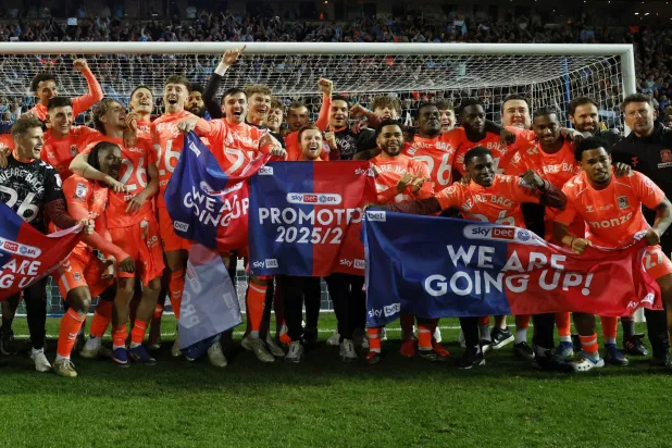 «كوفنتري» يعود إلى «الدوري الإنجليزي الممتاز» بعد غياب 25 عاماً