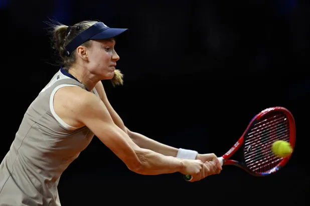 شتوتغارت: ريباكينا تتأهل بصعوبة إلى نصف النهائي