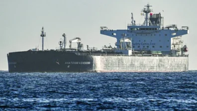 الولايات المتحدة تمدد إعفاء النفط الروسي الموجود في عرض البحر من العقوبات