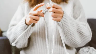 «هوايات الجدّات»… اكتشف سرّ الهدوء النفسي في عصر الإرهاق الرقمي