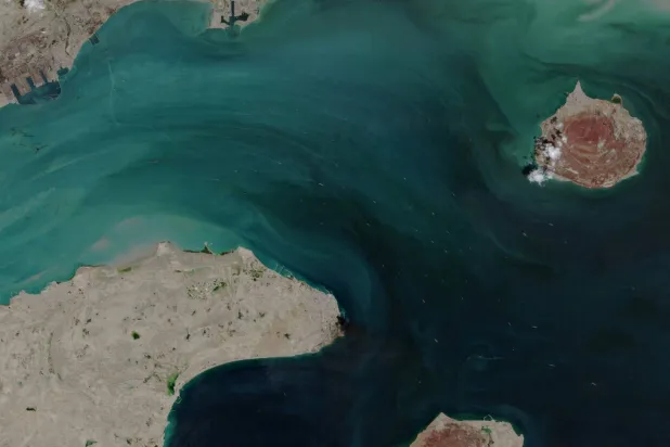 إيران تعيد إغلاق «هرمز»… وتتهم أميركا بـ«انتهاك اتفاق»