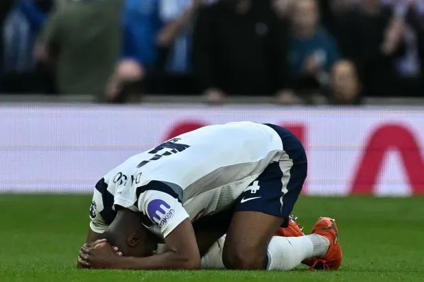 الدوري الإنجليزي: تعادل قاتل يبقي توتنهام في دائرة الهبوط