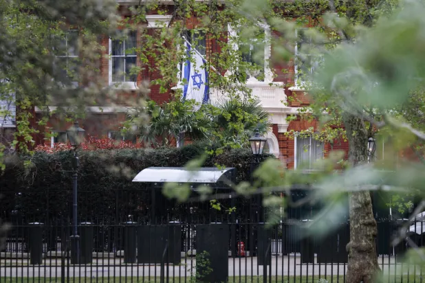 شرطة لندن: لا مواد خطرة ضمن أغراض عُثر عليها قرب سفارة إسرائيل