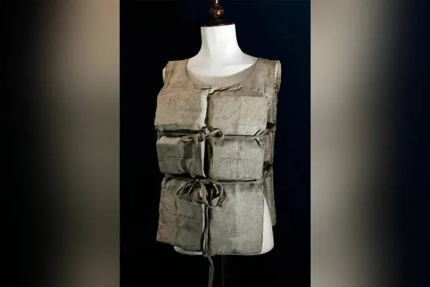 بيع سترة نجاة ارتدتها ناجية من «تيتانيك» بـ 900 ألف دولار