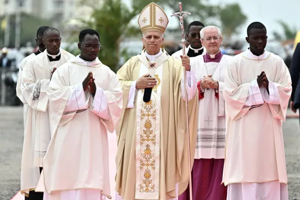 بابا الفاتيكان يدعو إلى «إسكات الأسلحة» ويشيد بوقف النار في لبنان