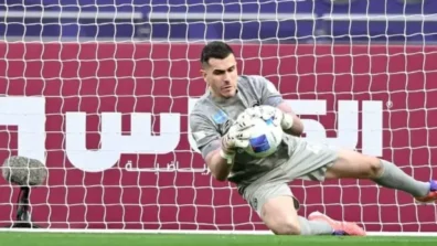 قفاز غروهي يحلق بالشباب إلى النهائي «الخليجي»