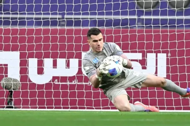 قفاز غروهي يحلق بالشباب إلى النهائي «الخليجي»