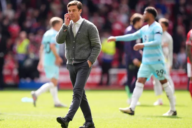 مدرب بيرنلي يطالب لاعبيه بمزيد من الجهد في المباريات المتبقية بالدوري الإنجليزي