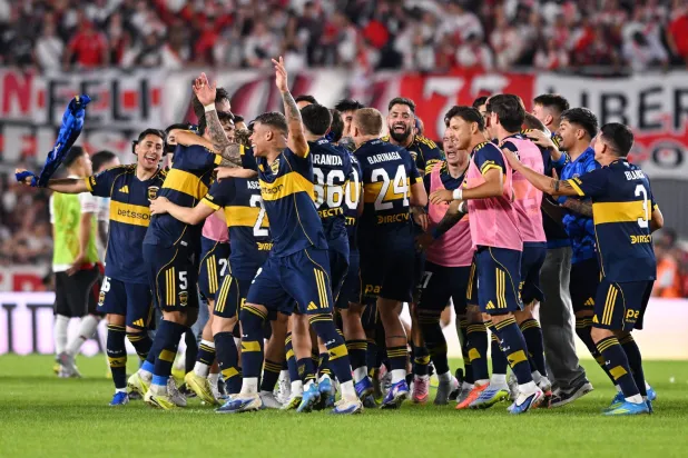 كلاسيكو الأرجنتين: ريفر بليت يسقط على أرضه أمام بوكا جونيورز